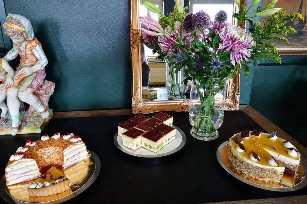 KAFFEE UND KUCHEN IN R(H)EINKULTUR TRIFFT AUF BRITISCHE TEETRADITION
