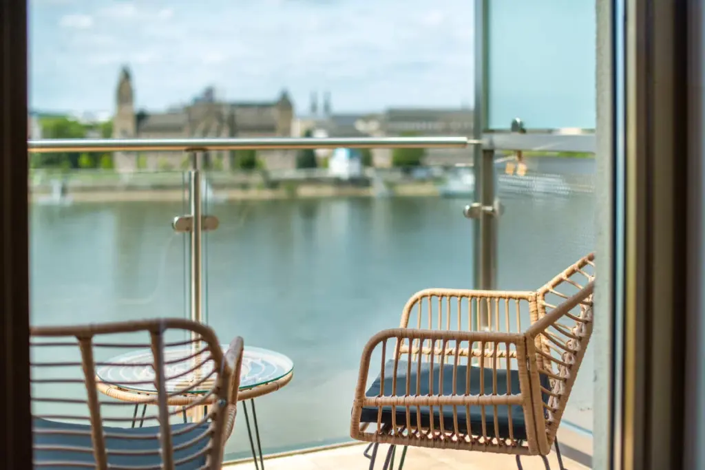 Diehls-Hotel-am-Rhein-Zimmer-mit-Balkon-1-2