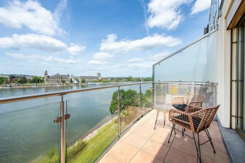 Diehls-Hotel-in-Koblen-am-Rhein_Balkon-mit-Rheinblick-2-1030x687-1
